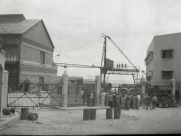 صور نادرة من عام 1948 - لحظة رفع العلم الاسرائيلي في ميناء يافا 